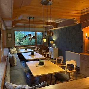 Dreimäderlhaus Am Berg Apartment